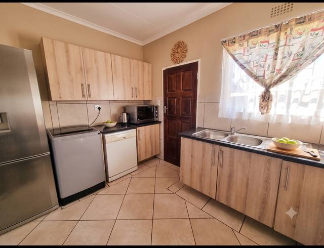 2 BEDROOM TOWNHOUSE FOR SALE IN RIVERSDALE